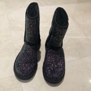 UGGS BOOTS - SIZE 7